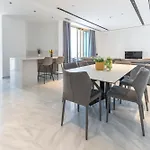 Skyhigh 360 Gym & Pool Apartament *