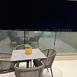Skyhigh 360 Gym & Pool Apartament *