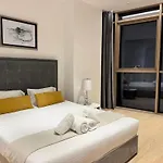 Skyhigh 360 Gym & Pool Apartament Nikozja