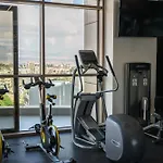 Skyhigh 360 Gym & Pool Apartamento *