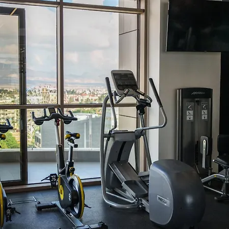 Skyhigh 360 Gym & Pool Apartamento *
