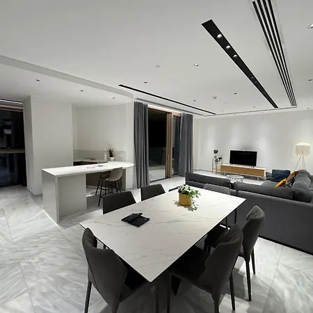 Διαμέρισμα Skyhigh 360 Gym & Pool *