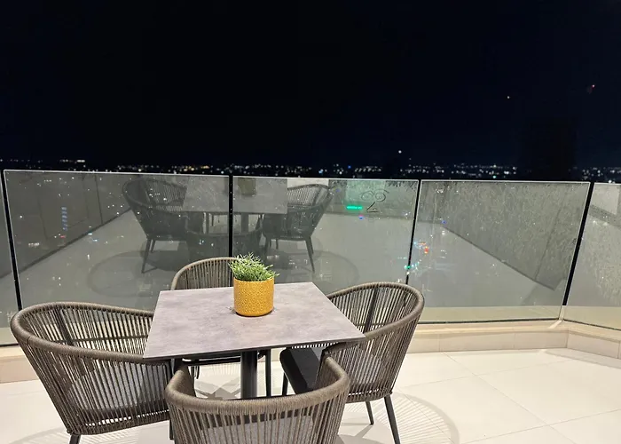 Skyhigh 360 Gym & Pool Apartmán *